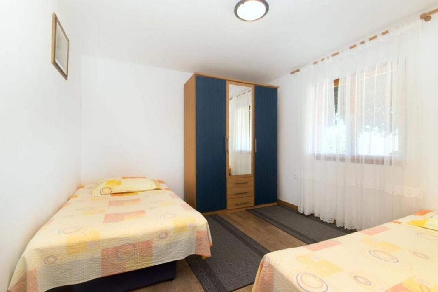 Apartments Jaksa Βις Εξωτερικό φωτογραφία