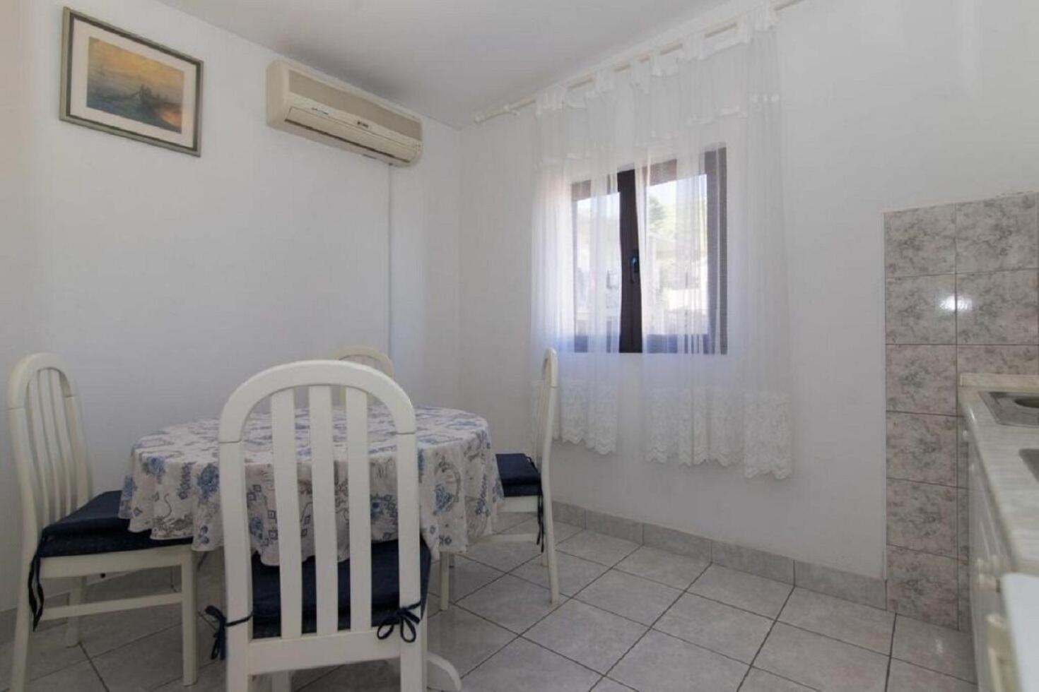 Apartments Jaksa Βις Εξωτερικό φωτογραφία