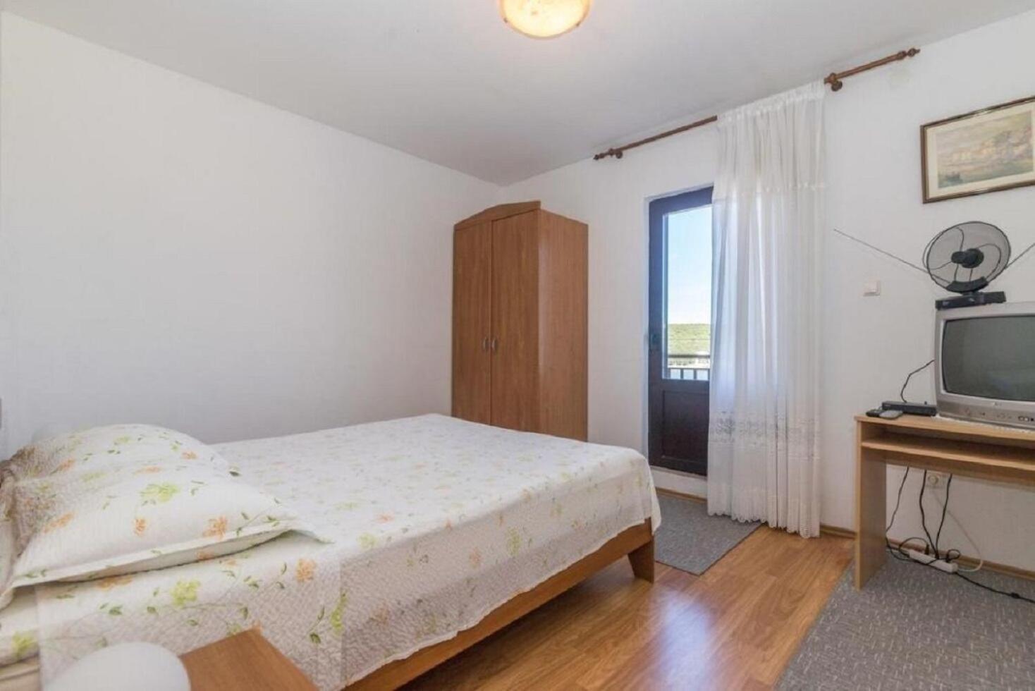 Apartments Jaksa Βις Εξωτερικό φωτογραφία